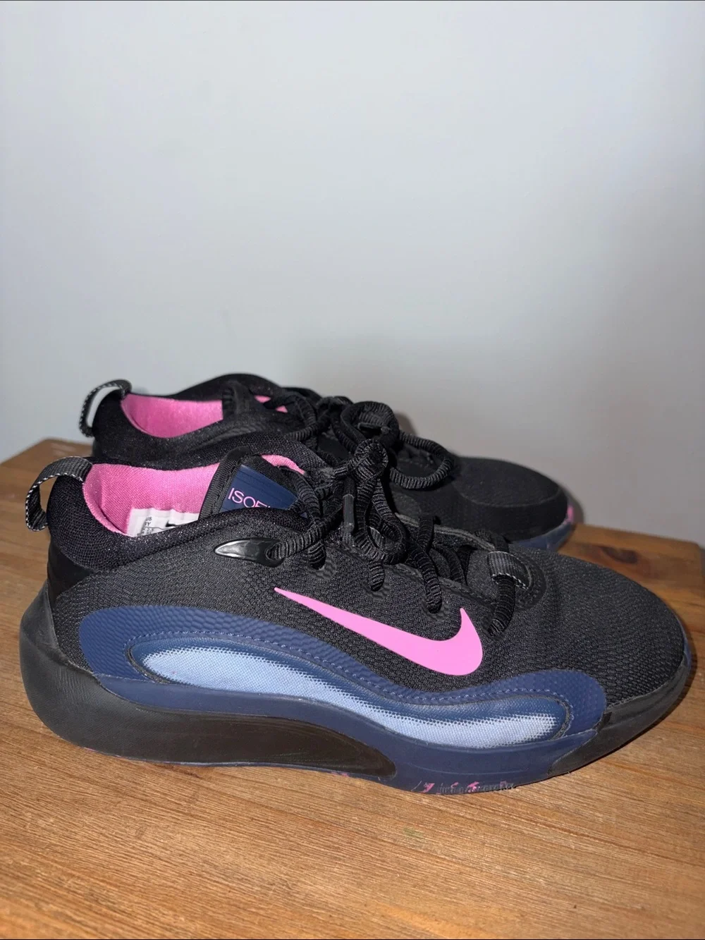 Nike Kids' Grade School IsoFly Basketball Shoes 3 Youth